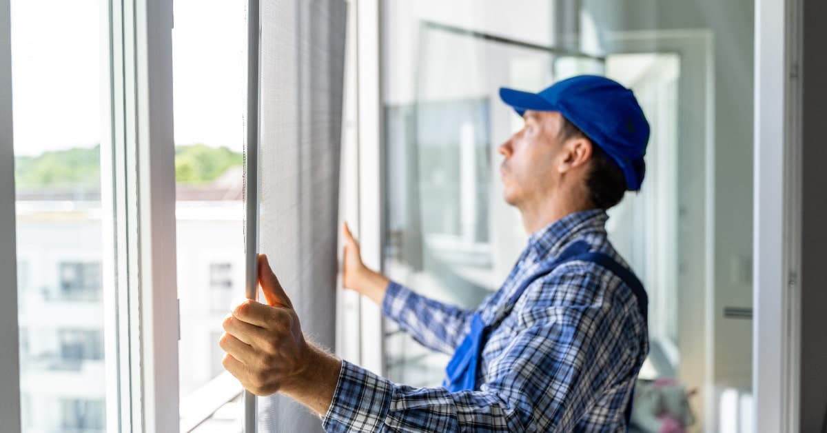 desmontar una mosquitera enrollable