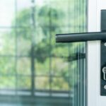 tipos de apertura de puertas PVC puerta abatible Glosojor