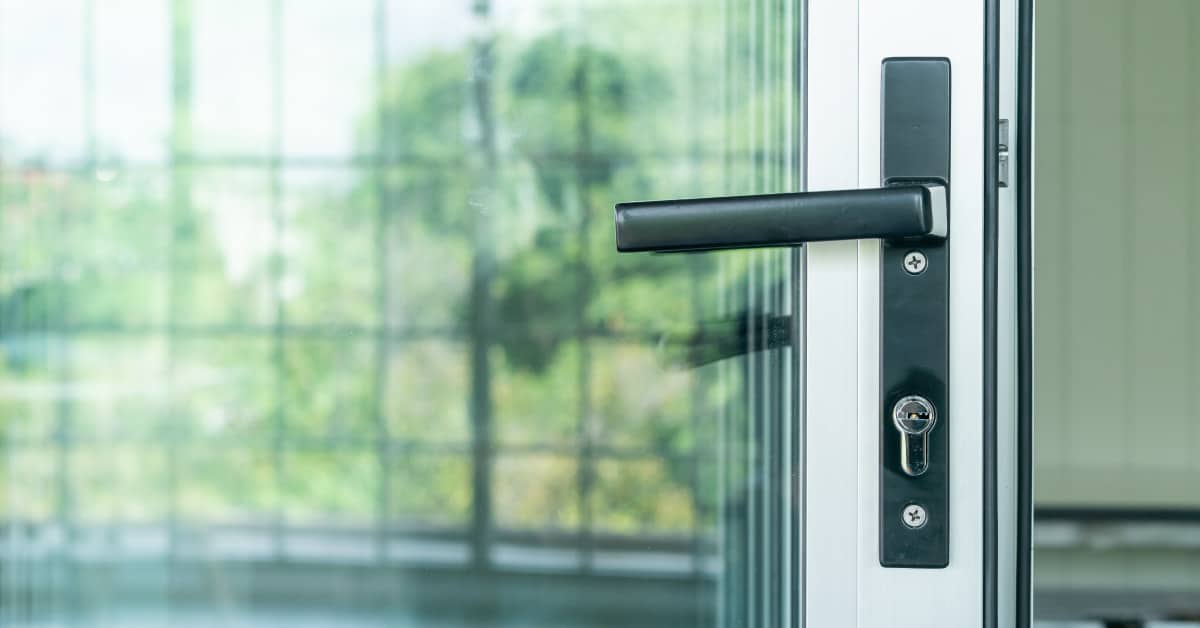 tipos de apertura de puertas PVC puerta abatible Glosojor