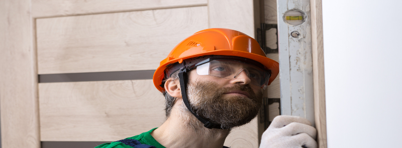 arreglar puerta descolgada​